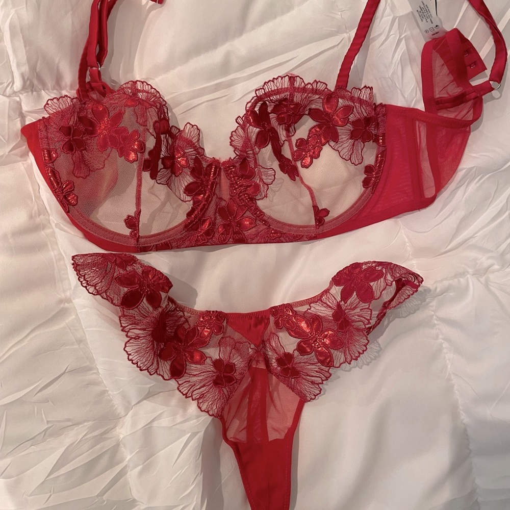 Fleur du Mal lingerie set in red violette balconette